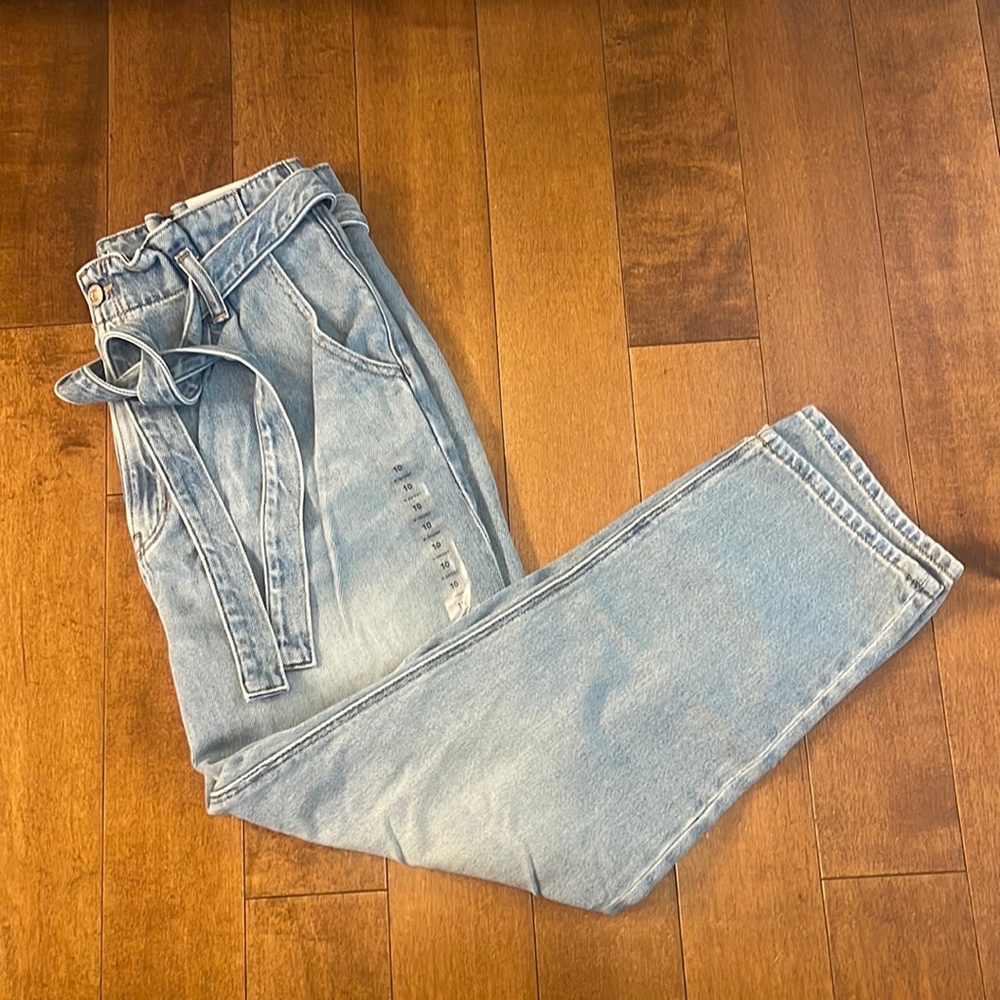 Brand new American Eagle highest rise mom Jean